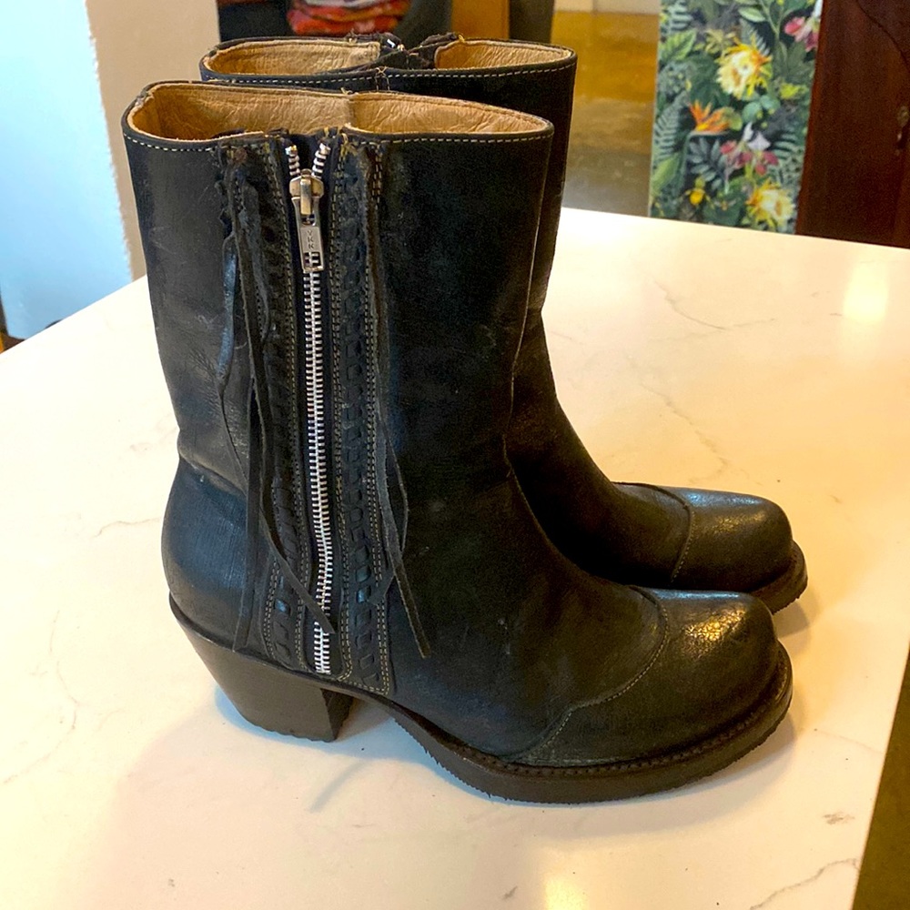 Vintage John Fluevog distressed leather zip up boots